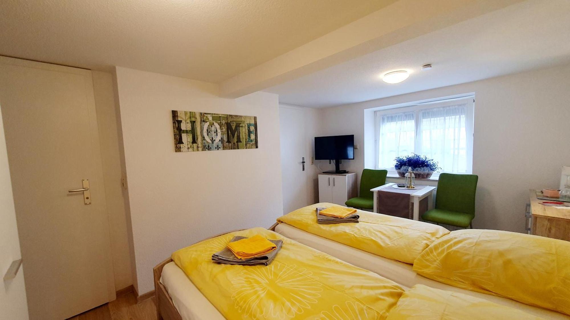 Apartment Gruener Fuerst Mit Sitzecke Im Innenhof & Naehe Park & Erdgeschoss Bad Muskau Værelse billede