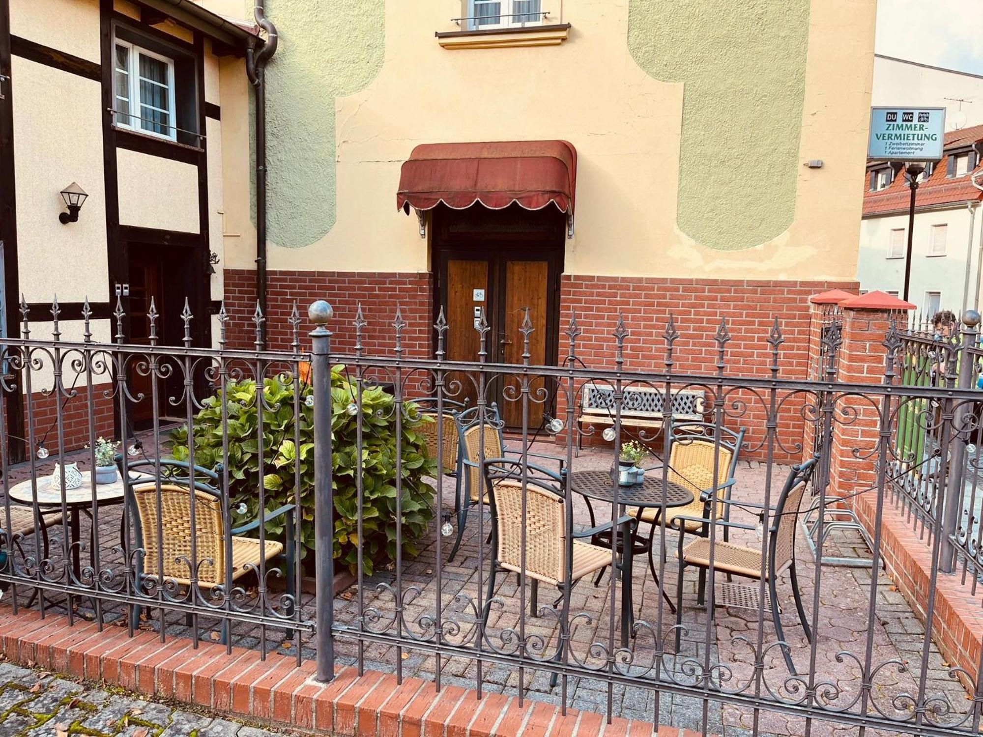 Apartment Gruener Fuerst Mit Sitzecke Im Innenhof & Naehe Park & Erdgeschoss Bad Muskau Eksteriør billede